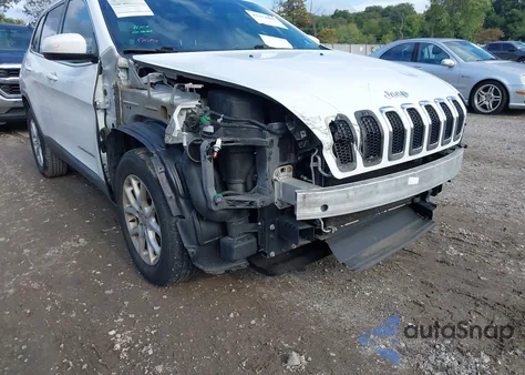 2015 Jeep Cherokee Latitude z USA, uszkodzony, nr VIN 1C4PJMCS9FW571427